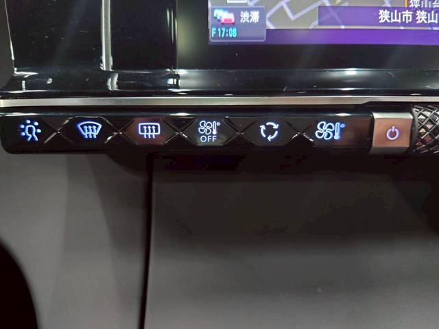 ＤＳ７クロスバック グランシック　ピュアテック　パノラマサンルーフ　ＬＥＤライト　純正２０ＡＷ　純正ナビ　ＤＴＶ　ＢＴ接続　バックカメラ　ＦＯＣＡＬスピーカー　革シート　シートヒーター　クルコン　リヴオリインテリア　クラシック時計　ドラレコ　ＥＴＣ（39枚目）