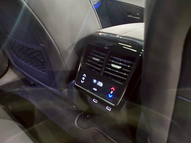 ＤＳ７クロスバック グランシック　ピュアテック　パノラマサンルーフ　ＬＥＤライト　純正２０ＡＷ　純正ナビ　ＤＴＶ　ＢＴ接続　バックカメラ　ＦＯＣＡＬスピーカー　革シート　シートヒーター　クルコン　リヴオリインテリア　クラシック時計　ドラレコ　ＥＴＣ（63枚目）