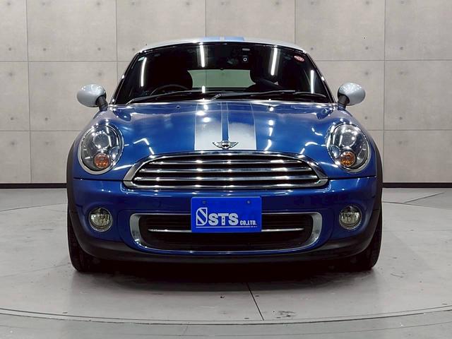 ＭＩＮＩ クーパー　クーペ　ユーザー様直接仕入　６速ＭＴ　ツートンカラー　センターストライプ　可変リアスポイラー　ＨＩＤヘッドライト　純正１６インチＡＷ　純正オーディオ　ドラレコ　プッシュスタート　パーキングソナー　ＥＴＣ車載器（7枚目）