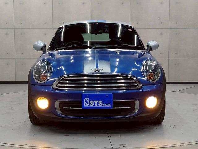 ＭＩＮＩ クーパー　クーペ　ユーザー様直接仕入　６速ＭＴ　ツートンカラー　センターストライプ　可変リアスポイラー　ＨＩＤヘッドライト　純正１６インチＡＷ　純正オーディオ　ドラレコ　プッシュスタート　パーキングソナー　ＥＴＣ車載器（8枚目）