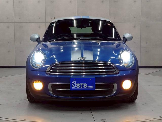 ＭＩＮＩ クーパー　クーペ　ユーザー様直接仕入　６速ＭＴ　ツートンカラー　センターストライプ　可変リアスポイラー　ＨＩＤヘッドライト　純正１６インチＡＷ　純正オーディオ　ドラレコ　プッシュスタート　パーキングソナー　ＥＴＣ車載器（9枚目）