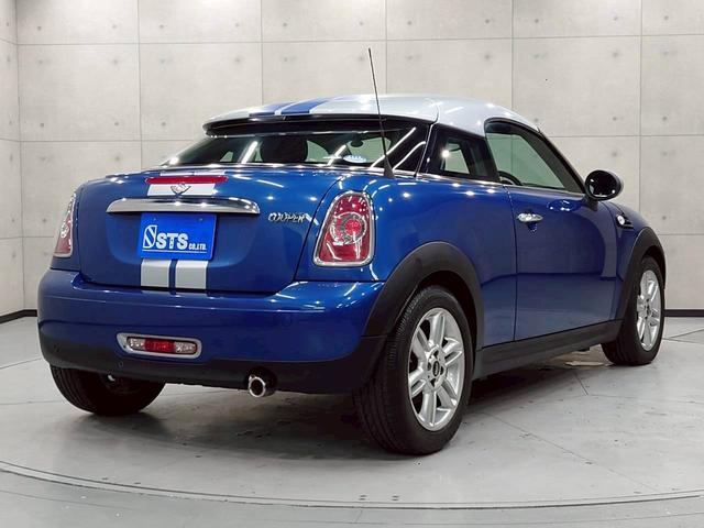 ＭＩＮＩ クーパー　クーペ　ユーザー様直接仕入　６速ＭＴ　ツートンカラー　センターストライプ　可変リアスポイラー　ＨＩＤヘッドライト　純正１６インチＡＷ　純正オーディオ　ドラレコ　プッシュスタート　パーキングソナー　ＥＴＣ車載器（14枚目）