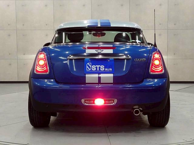ＭＩＮＩ クーパー　クーペ　ユーザー様直接仕入　６速ＭＴ　ツートンカラー　センターストライプ　可変リアスポイラー　ＨＩＤヘッドライト　純正１６インチＡＷ　純正オーディオ　ドラレコ　プッシュスタート　パーキングソナー　ＥＴＣ車載器（17枚目）