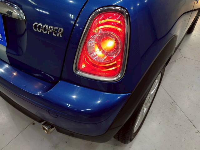 ＭＩＮＩ クーパー　クーペ　ユーザー様直接仕入　６速ＭＴ　ツートンカラー　センターストライプ　可変リアスポイラー　ＨＩＤヘッドライト　純正１６インチＡＷ　純正オーディオ　ドラレコ　プッシュスタート　パーキングソナー　ＥＴＣ車載器（19枚目）