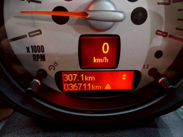 ＭＩＮＩ クーパー　クーペ　ユーザー様直接仕入　６速ＭＴ　ツートンカラー　センターストライプ　可変リアスポイラー　ＨＩＤヘッドライト　純正１６インチＡＷ　純正オーディオ　ドラレコ　プッシュスタート　パーキングソナー　ＥＴＣ車載器（27枚目）