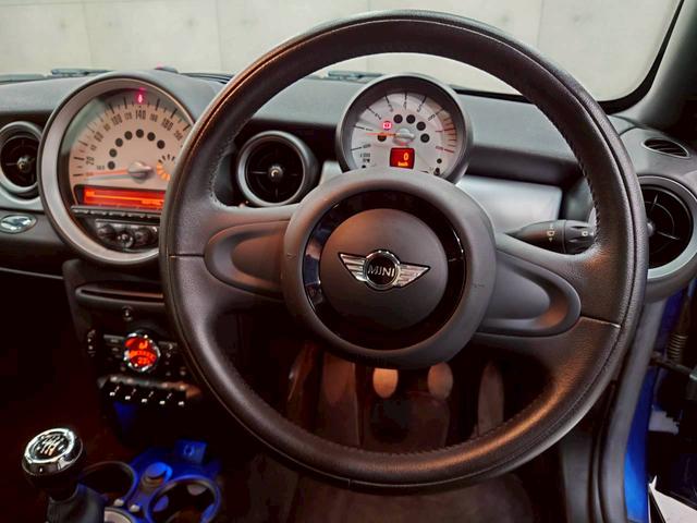 ＭＩＮＩ クーパー　クーペ　ユーザー様直接仕入　６速ＭＴ　ツートンカラー　センターストライプ　可変リアスポイラー　ＨＩＤヘッドライト　純正１６インチＡＷ　純正オーディオ　ドラレコ　プッシュスタート　パーキングソナー　ＥＴＣ車載器（28枚目）