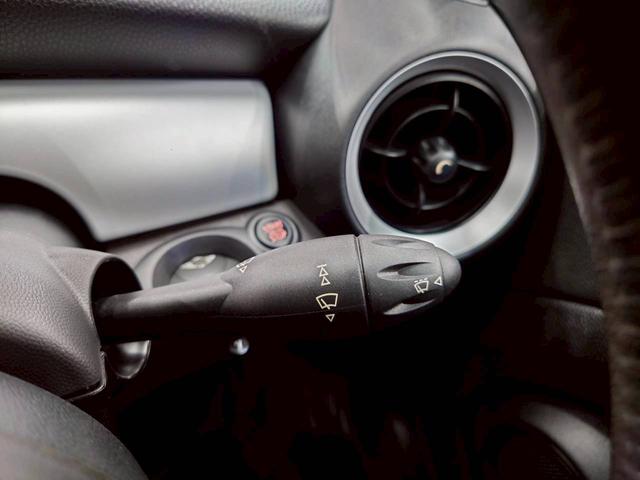 ＭＩＮＩ クーパー　クーペ　ユーザー様直接仕入　６速ＭＴ　ツートンカラー　センターストライプ　可変リアスポイラー　ＨＩＤヘッドライト　純正１６インチＡＷ　純正オーディオ　ドラレコ　プッシュスタート　パーキングソナー　ＥＴＣ車載器（30枚目）