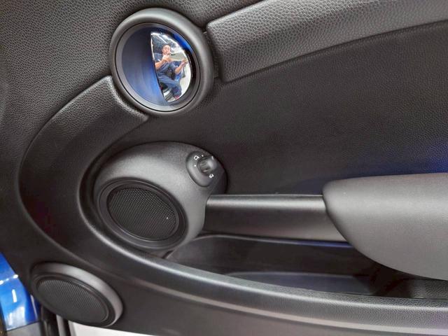 ＭＩＮＩ クーパー　クーペ　ユーザー様直接仕入　６速ＭＴ　ツートンカラー　センターストライプ　可変リアスポイラー　ＨＩＤヘッドライト　純正１６インチＡＷ　純正オーディオ　ドラレコ　プッシュスタート　パーキングソナー　ＥＴＣ車載器（32枚目）