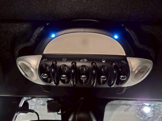 ＭＩＮＩ クーパー　クーペ　ユーザー様直接仕入　６速ＭＴ　ツートンカラー　センターストライプ　可変リアスポイラー　ＨＩＤヘッドライト　純正１６インチＡＷ　純正オーディオ　ドラレコ　プッシュスタート　パーキングソナー　ＥＴＣ車載器（34枚目）