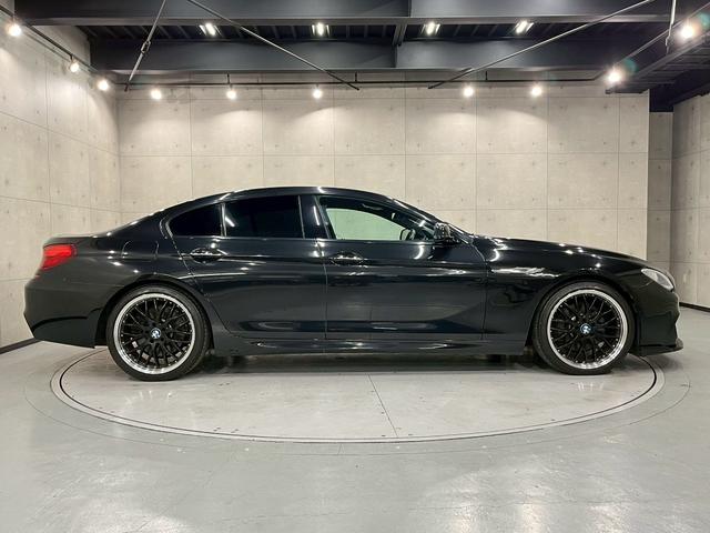 ６シリーズ ６４０ｉグランクーペ　Ｍスポーツパッケージ　社外フロントスポイラー　社外２０インチＡＷ　ＨＩＤヘッドライト　フォグ　純正ナビ　ＢＴ接続　バックモニター　革シート　パワーシート　シートヒーター　ドラレコ　スマートキー　ＥＴＣ　ユーザー様直接仕入れ（13枚目）