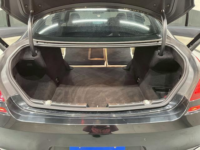 ６シリーズ ６４０ｉグランクーペ　Ｍスポーツパッケージ　社外フロントスポイラー　社外２０インチＡＷ　ＨＩＤヘッドライト　フォグ　純正ナビ　ＢＴ接続　バックモニター　革シート　パワーシート　シートヒーター　ドラレコ　スマートキー　ＥＴＣ　ユーザー様直接仕入れ（60枚目）