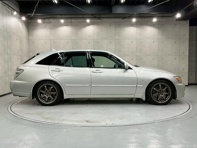 アルテッツァジータ AS200 Zエディション ユーザー様直接仕入れ 6速MT 社外サスペンション フォグランプ 社外17インチアルミ トランクタワーバー 革巻きステアリング 電格ドアミラー サイドバイザー リモコンキー ETC(13枚目)