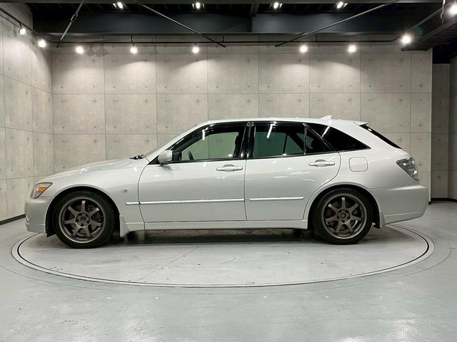 アルテッツァジータ AS200 Zエディション ユーザー様直接仕入れ 6速MT 社外サスペンション フォグランプ 社外17インチアルミ トランクタワーバー 革巻きステアリング 電格ドアミラー サイドバイザー リモコンキー ETC(18枚目)