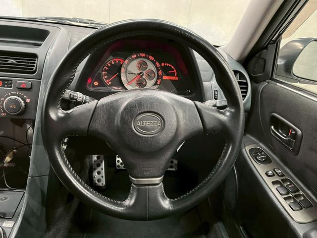 アルテッツァジータ AS200 Zエディション ユーザー様直接仕入れ 6速MT 社外サスペンション フォグランプ 社外17インチアルミ トランクタワーバー 革巻きステアリング 電格ドアミラー サイドバイザー リモコンキー ETC(26枚目)