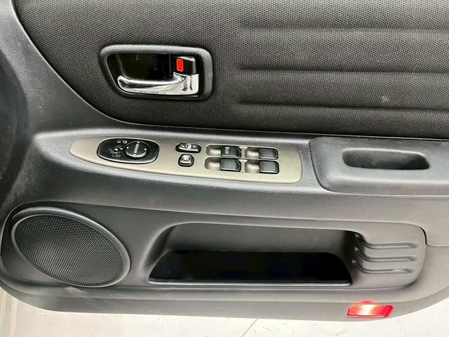 アルテッツァジータ AS200 Zエディション ユーザー様直接仕入れ 6速MT 社外サスペンション フォグランプ 社外17インチアルミ トランクタワーバー 革巻きステアリング 電格ドアミラー サイドバイザー リモコンキー ETC(31枚目)