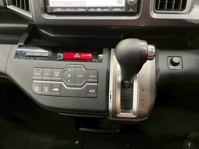 ステップワゴンスパーダ S ユーザー様直接仕入れ HIDヘッドライト フォグ 純正16インチアルミ 両側パワスラ 純正ナビ DVD再生 フリップダウンモニター バックカメラ ステアスイッチ パドルシフト 電格ミラー ETC車載器(33枚目)