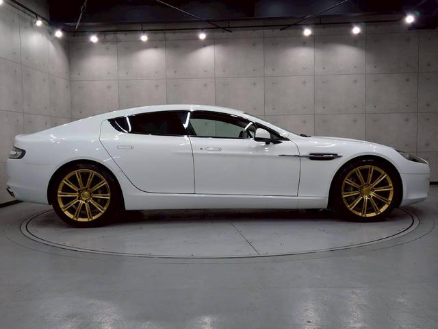 ラピード ベースグレード　ユーザー様直接仕入れ　Ｖ１２エンジン　純正２０インチゴールド塗装ＡＷ　純正ナビ　バックモニター　茶レザーシート　パワーシート　シートヒーター　タッチトロニック　Ｂａｎｇ＆Ｏｌｆｓｅｎスピーカー　ＥＴＣ（13枚目）