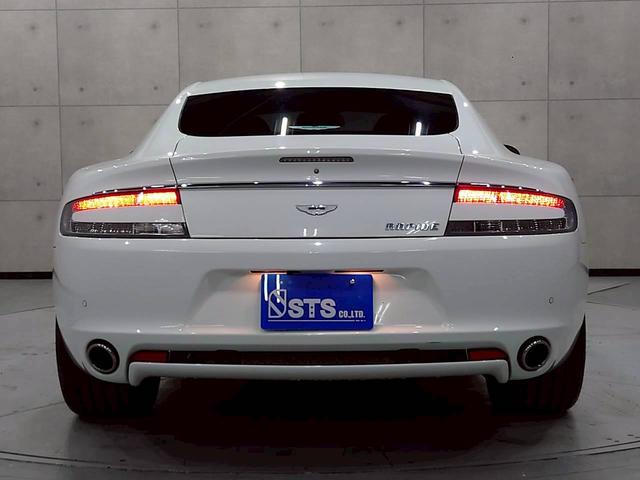 ラピード ベースグレード　ユーザー様直接仕入れ　Ｖ１２エンジン　純正２０インチゴールド塗装ＡＷ　純正ナビ　バックモニター　茶レザーシート　パワーシート　シートヒーター　タッチトロニック　Ｂａｎｇ＆Ｏｌｆｓｅｎスピーカー　ＥＴＣ（16枚目）