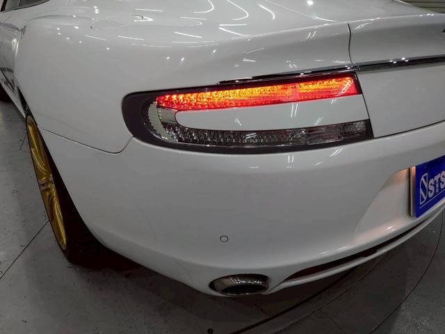 ラピード ベースグレード　ユーザー様直接仕入れ　Ｖ１２エンジン　純正２０インチゴールド塗装ＡＷ　純正ナビ　バックモニター　茶レザーシート　パワーシート　シートヒーター　タッチトロニック　Ｂａｎｇ＆Ｏｌｆｓｅｎスピーカー　ＥＴＣ（17枚目）