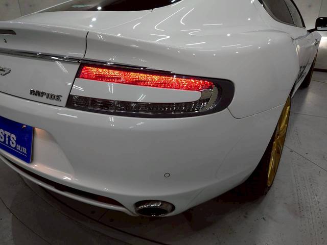 ラピード ベースグレード　ユーザー様直接仕入れ　Ｖ１２エンジン　純正２０インチゴールド塗装ＡＷ　純正ナビ　バックモニター　茶レザーシート　パワーシート　シートヒーター　タッチトロニック　Ｂａｎｇ＆Ｏｌｆｓｅｎスピーカー　ＥＴＣ（18枚目）