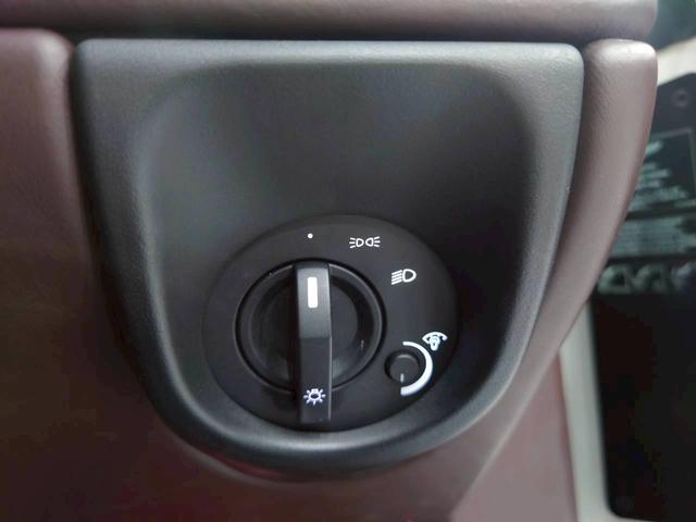 ラピード ベースグレード　ユーザー様直接仕入れ　Ｖ１２エンジン　純正２０インチゴールド塗装ＡＷ　純正ナビ　バックモニター　茶レザーシート　パワーシート　シートヒーター　タッチトロニック　Ｂａｎｇ＆Ｏｌｆｓｅｎスピーカー　ＥＴＣ（30枚目）