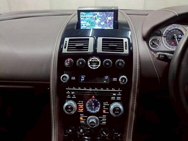 ラピード ベースグレード　ユーザー様直接仕入れ　Ｖ１２エンジン　純正２０インチゴールド塗装ＡＷ　純正ナビ　バックモニター　茶レザーシート　パワーシート　シートヒーター　タッチトロニック　Ｂａｎｇ＆Ｏｌｆｓｅｎスピーカー　ＥＴＣ（34枚目）