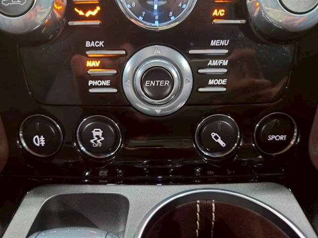 ラピード ベースグレード　ユーザー様直接仕入れ　Ｖ１２エンジン　純正２０インチゴールド塗装ＡＷ　純正ナビ　バックモニター　茶レザーシート　パワーシート　シートヒーター　タッチトロニック　Ｂａｎｇ＆Ｏｌｆｓｅｎスピーカー　ＥＴＣ（39枚目）