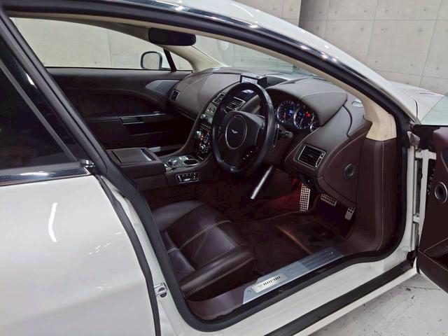 ラピード ベースグレード　ユーザー様直接仕入れ　Ｖ１２エンジン　純正２０インチゴールド塗装ＡＷ　純正ナビ　バックモニター　茶レザーシート　パワーシート　シートヒーター　タッチトロニック　Ｂａｎｇ＆Ｏｌｆｓｅｎスピーカー　ＥＴＣ（46枚目）