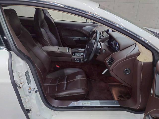 ラピード ベースグレード　ユーザー様直接仕入れ　Ｖ１２エンジン　純正２０インチゴールド塗装ＡＷ　純正ナビ　バックモニター　茶レザーシート　パワーシート　シートヒーター　タッチトロニック　Ｂａｎｇ＆Ｏｌｆｓｅｎスピーカー　ＥＴＣ（47枚目）