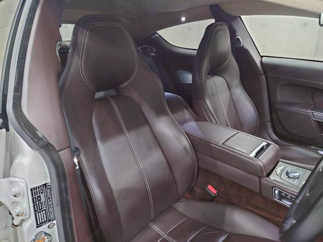 ラピード ベースグレード　ユーザー様直接仕入れ　Ｖ１２エンジン　純正２０インチゴールド塗装ＡＷ　純正ナビ　バックモニター　茶レザーシート　パワーシート　シートヒーター　タッチトロニック　Ｂａｎｇ＆Ｏｌｆｓｅｎスピーカー　ＥＴＣ（48枚目）