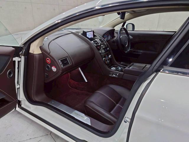 ラピード ベースグレード　ユーザー様直接仕入れ　Ｖ１２エンジン　純正２０インチゴールド塗装ＡＷ　純正ナビ　バックモニター　茶レザーシート　パワーシート　シートヒーター　タッチトロニック　Ｂａｎｇ＆Ｏｌｆｓｅｎスピーカー　ＥＴＣ（51枚目）