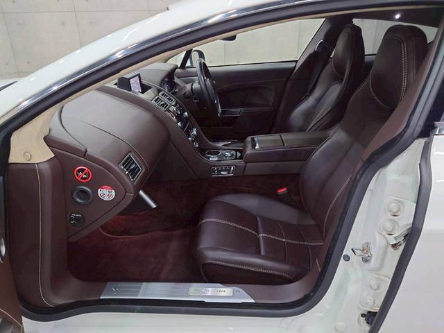 ラピード ベースグレード　ユーザー様直接仕入れ　Ｖ１２エンジン　純正２０インチゴールド塗装ＡＷ　純正ナビ　バックモニター　茶レザーシート　パワーシート　シートヒーター　タッチトロニック　Ｂａｎｇ＆Ｏｌｆｓｅｎスピーカー　ＥＴＣ（52枚目）