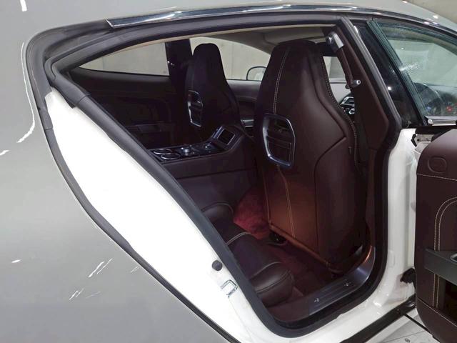 ラピード ベースグレード　ユーザー様直接仕入れ　Ｖ１２エンジン　純正２０インチゴールド塗装ＡＷ　純正ナビ　バックモニター　茶レザーシート　パワーシート　シートヒーター　タッチトロニック　Ｂａｎｇ＆Ｏｌｆｓｅｎスピーカー　ＥＴＣ（54枚目）