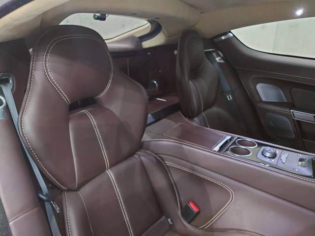 ラピード ベースグレード　ユーザー様直接仕入れ　Ｖ１２エンジン　純正２０インチゴールド塗装ＡＷ　純正ナビ　バックモニター　茶レザーシート　パワーシート　シートヒーター　タッチトロニック　Ｂａｎｇ＆Ｏｌｆｓｅｎスピーカー　ＥＴＣ（56枚目）