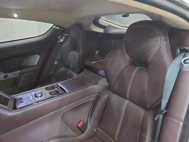 ラピード ベースグレード　ユーザー様直接仕入れ　Ｖ１２エンジン　純正２０インチゴールド塗装ＡＷ　純正ナビ　バックモニター　茶レザーシート　パワーシート　シートヒーター　タッチトロニック　Ｂａｎｇ＆Ｏｌｆｓｅｎスピーカー　ＥＴＣ（60枚目）