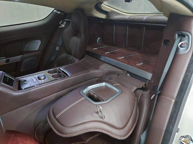 ラピード ベースグレード　ユーザー様直接仕入れ　Ｖ１２エンジン　純正２０インチゴールド塗装ＡＷ　純正ナビ　バックモニター　茶レザーシート　パワーシート　シートヒーター　タッチトロニック　Ｂａｎｇ＆Ｏｌｆｓｅｎスピーカー　ＥＴＣ（62枚目）