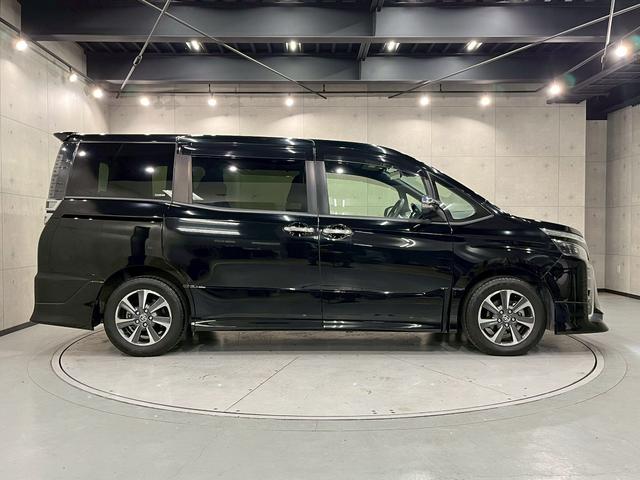 ヴォクシー ＺＳ　煌ＩＩ　ワンオーナー　ＴＲＤエアロ　１６インチＡＷ　両側パワスラ　ＬＥＤヘッドライト　純正ナビ　フルセグＴＶ　Ｂｌｕｅｔｏｏｔｈ接続　リアカメラ　フリップダウン　オートクルーズ　ドラレコ　スマートキー　ＥＴＣ（13枚目）