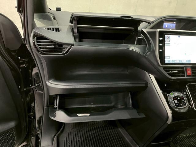 ヴォクシー ＺＳ　煌ＩＩ　ワンオーナー　ＴＲＤエアロ　１６インチＡＷ　両側パワスラ　ＬＥＤヘッドライト　純正ナビ　フルセグＴＶ　Ｂｌｕｅｔｏｏｔｈ接続　リアカメラ　フリップダウン　オートクルーズ　ドラレコ　スマートキー　ＥＴＣ（39枚目）