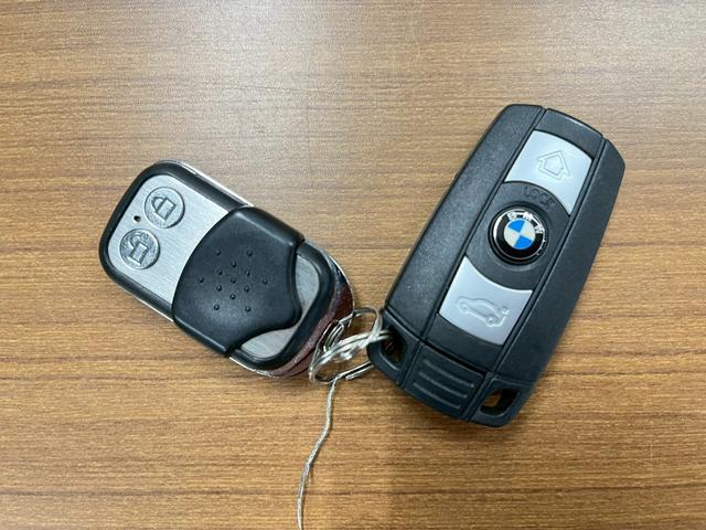 ３シリーズ ３３５ｉカブリオレ　Ｍスポーツパッケージ　ユーザー様直接仕入　ＥＮＥＲＧＹフルエアロ　社外４本出しマフラー・ダウンサス・２０インチＡＷ　ＨＩＤヘッドライト　フォグ　レザーシート　パワーシート　純正ナビ　クルコン　スマートキー　予備キー　ＥＴＣ（80枚目）