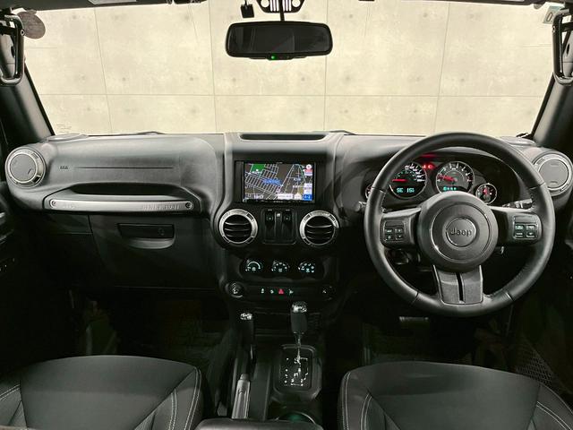 ジープ・ラングラー サハラ　ラゲッドリッジ前後バンパー　リフトアップ　ＭＴタイヤ　ＭＫＷ１７インチＡＷ　背面タイヤ　社外テールランプ　社外ナビ　フルセグＴＶ　ＢＴ接続　サイド・バックモニター　クルコン　ドラレコ　予備キー　ＥＴＣ（28枚目）