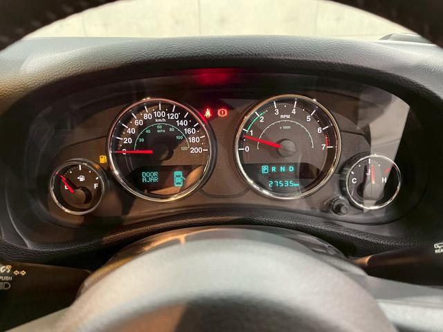 ジープ・ラングラー サハラ　ラゲッドリッジ前後バンパー　リフトアップ　ＭＴタイヤ　ＭＫＷ１７インチＡＷ　背面タイヤ　社外テールランプ　社外ナビ　フルセグＴＶ　ＢＴ接続　サイド・バックモニター　クルコン　ドラレコ　予備キー　ＥＴＣ（29枚目）