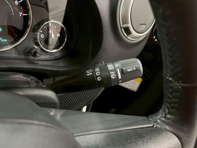 ジープ・ラングラー サハラ　ラゲッドリッジ前後バンパー　リフトアップ　ＭＴタイヤ　ＭＫＷ１７インチＡＷ　背面タイヤ　社外テールランプ　社外ナビ　フルセグＴＶ　ＢＴ接続　サイド・バックモニター　クルコン　ドラレコ　予備キー　ＥＴＣ（35枚目）