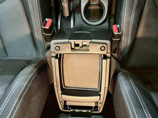 ジープ・ラングラー サハラ　ラゲッドリッジ前後バンパー　リフトアップ　ＭＴタイヤ　ＭＫＷ１７インチＡＷ　背面タイヤ　社外テールランプ　社外ナビ　フルセグＴＶ　ＢＴ接続　サイド・バックモニター　クルコン　ドラレコ　予備キー　ＥＴＣ（42枚目）