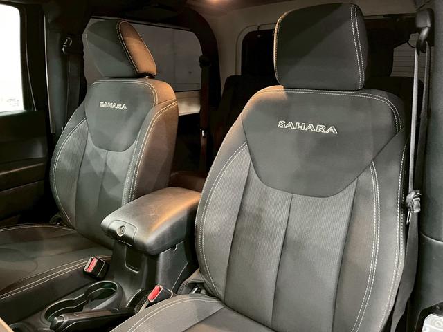 ジープ・ラングラー サハラ　ラゲッドリッジ前後バンパー　リフトアップ　ＭＴタイヤ　ＭＫＷ１７インチＡＷ　背面タイヤ　社外テールランプ　社外ナビ　フルセグＴＶ　ＢＴ接続　サイド・バックモニター　クルコン　ドラレコ　予備キー　ＥＴＣ（53枚目）