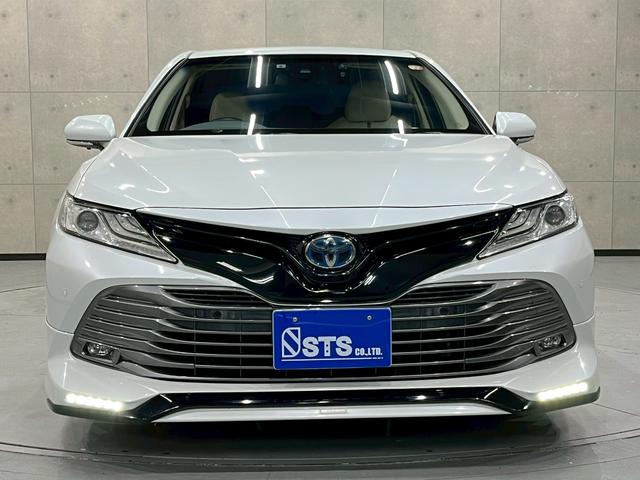 カムリ Ｇレザーパッケージ　ワンオーナー　ＴＲＤフルエアロ　トランクスポイラー　ＬＥＤヘッドライト　純正ＡＷ　純正ナビ　フルセグＴＶ　ＢＴ接続　バックカメラ　革シート　パワーシート　シートヒーター　置くだけ充電　ドラレコ　ＥＴＣ（7枚目）