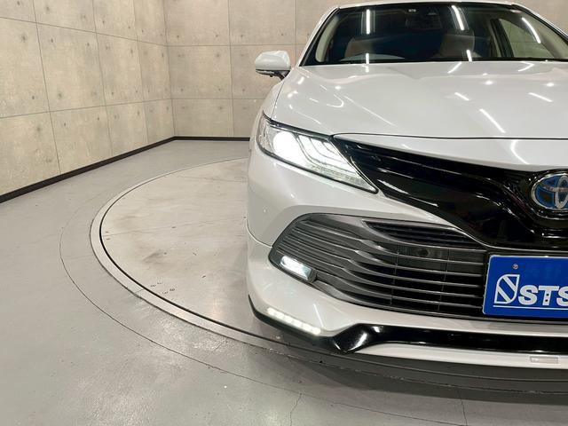 カムリ Ｇレザーパッケージ　ワンオーナー　ＴＲＤフルエアロ　トランクスポイラー　ＬＥＤヘッドライト　純正ＡＷ　純正ナビ　フルセグＴＶ　ＢＴ接続　バックカメラ　革シート　パワーシート　シートヒーター　置くだけ充電　ドラレコ　ＥＴＣ（10枚目）