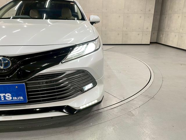 カムリ Ｇレザーパッケージ　ワンオーナー　ＴＲＤフルエアロ　トランクスポイラー　ＬＥＤヘッドライト　純正ＡＷ　純正ナビ　フルセグＴＶ　ＢＴ接続　バックカメラ　革シート　パワーシート　シートヒーター　置くだけ充電　ドラレコ　ＥＴＣ（11枚目）