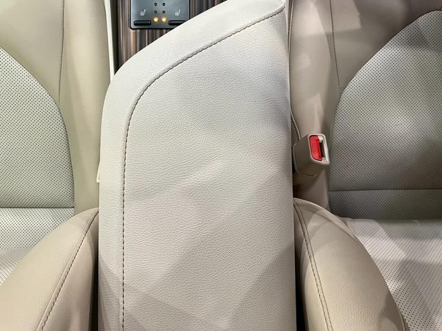 カムリ Ｇレザーパッケージ　ワンオーナー　ＴＲＤフルエアロ　トランクスポイラー　ＬＥＤヘッドライト　純正ＡＷ　純正ナビ　フルセグＴＶ　ＢＴ接続　バックカメラ　革シート　パワーシート　シートヒーター　置くだけ充電　ドラレコ　ＥＴＣ（41枚目）
