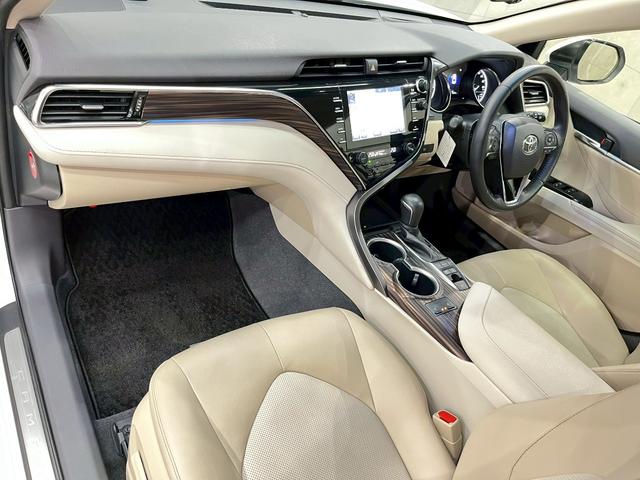 カムリ Ｇレザーパッケージ　ワンオーナー　ＴＲＤフルエアロ　トランクスポイラー　ＬＥＤヘッドライト　純正ＡＷ　純正ナビ　フルセグＴＶ　ＢＴ接続　バックカメラ　革シート　パワーシート　シートヒーター　置くだけ充電　ドラレコ　ＥＴＣ（48枚目）