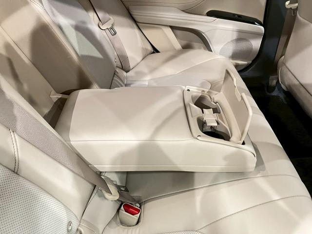 カムリ Ｇレザーパッケージ　ワンオーナー　ＴＲＤフルエアロ　トランクスポイラー　ＬＥＤヘッドライト　純正ＡＷ　純正ナビ　フルセグＴＶ　ＢＴ接続　バックカメラ　革シート　パワーシート　シートヒーター　置くだけ充電　ドラレコ　ＥＴＣ（54枚目）